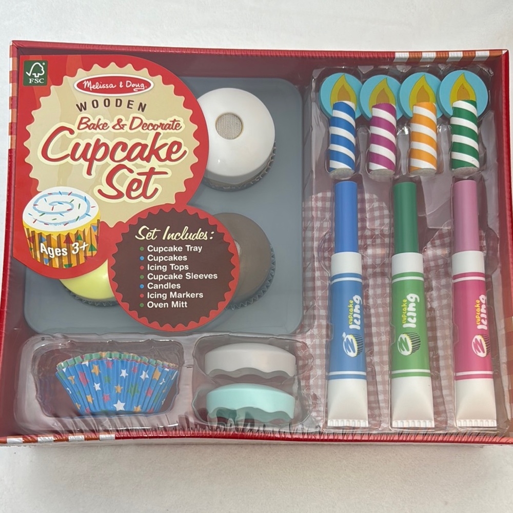NWT Melissa & Doug Wooden Bake & Decorate Cupcake Set